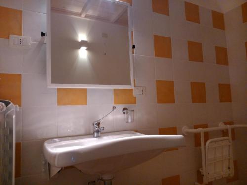 Ένα μπάνιο στο Fenisia Guest House option wellness