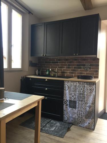 Una cocina o cocineta en Gite L'Atelier