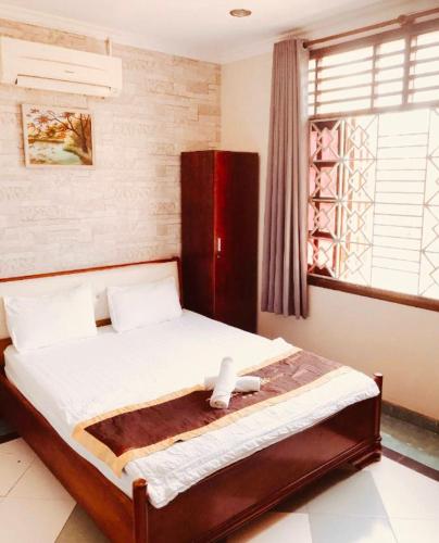 a bedroom with a bed with a red cabinet at Nhà Nghỉ Trà My in Như Thức