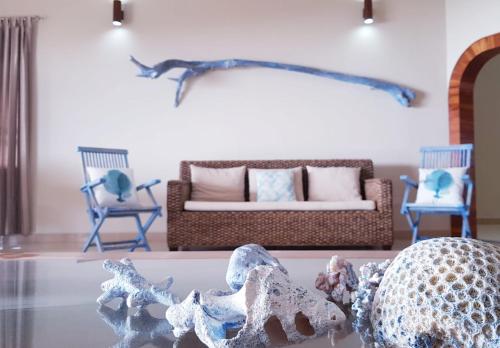 a living room with a couch and two chairs at Calm Sorento in Glacis