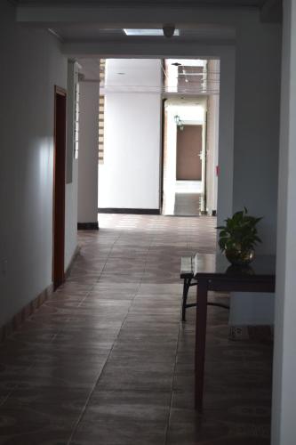 an empty hallway with a table in a room at Mirador de San Jorge in Girardot