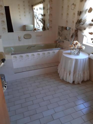 Koupelna v ubytování Fochville Guesthouse