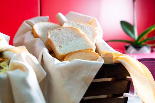a basket filled with slices of bread on a table at Hotel Nazionale in Matera