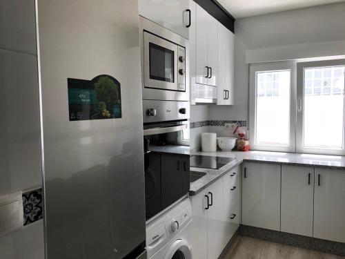 Kuchyň nebo kuchyňský kout v ubytování RESIDENCIA COMPOSTELA 2