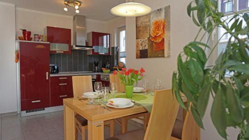 a kitchen and dining room with a table and chairs at Villa _Duenen vis a_ vis_ _ strand in Ahlbeck