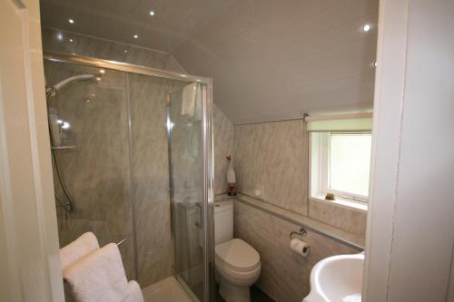 A bathroom at Ardgarry Farm