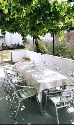 a table and chairs sitting under a tree at Casa Rural Cariño in Armañanzas