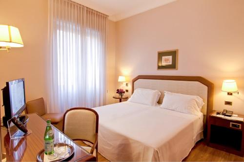 Ένα ή περισσότερα κρεβάτια σε δωμάτιο στο Hotel Bristol