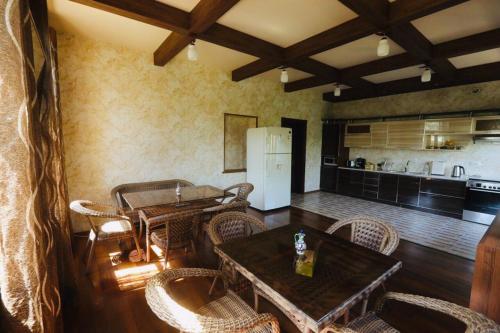 Η κουζίνα ή μικρή κουζίνα στο Mavie Guest House