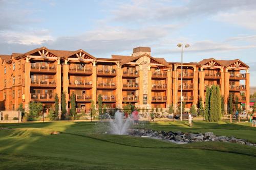 a large building with a fountain in front of it at WorldMark Chelan - Lake House in Chelan