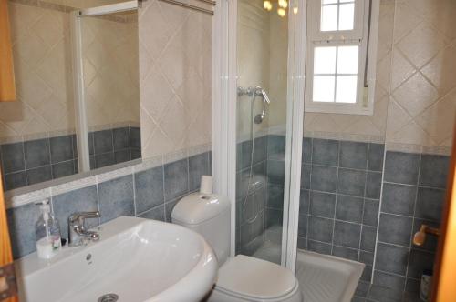 a bathroom with a sink and a toilet and a shower at Villa Canela with Heated Pool, Piscina Climatizada in Isla Canela