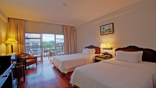 Posteľ alebo postele v izbe v ubytovaní Hotel Somadevi Angkor Resort & Spa