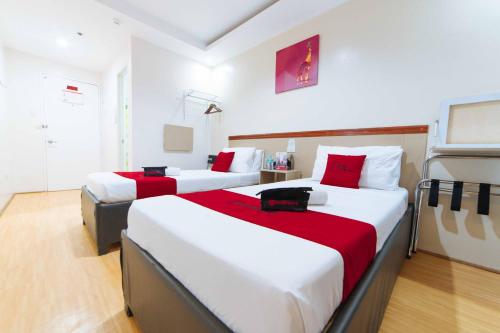 Postel nebo postele na pokoji v ubytování RedDoorz Plus near SM Lanang Davao