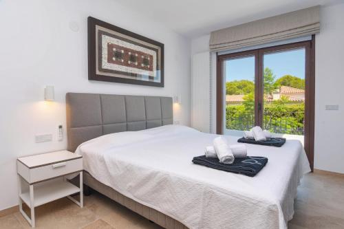 a bedroom with a bed with two towels on it at Amipa by Aguilarent in Moraira
