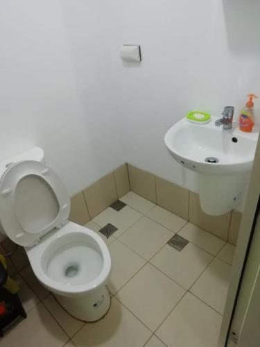 a bathroom with a toilet and a sink at Heaven Suites, Tagaytay Condominium, Wind Residences in Tagaytay