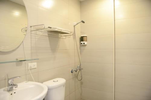 Un baño de Sunny House