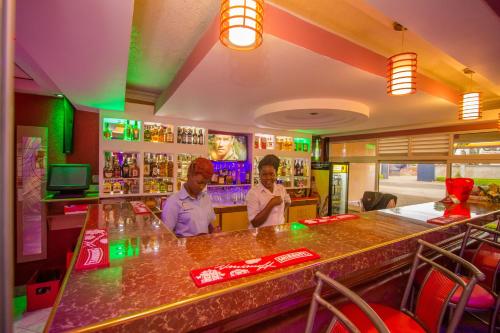 Ο χώρος του lounge ή του μπαρ στο Hotel Nyakoe Kisii