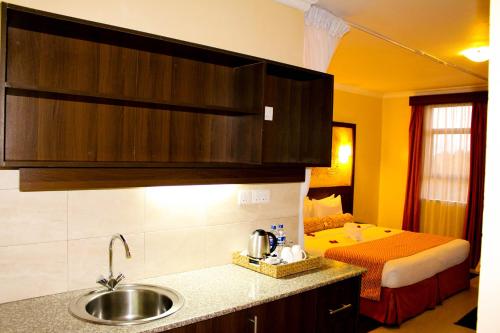 Postel nebo postele na pokoji v ubytování Vittoria Suites