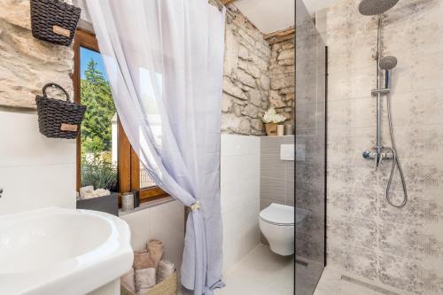 Kúpeľňa v ubytovaní Rural holiday home Stankolina Opatija