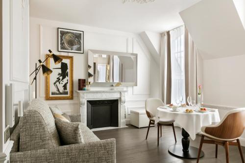 Gallery image of La Clef Champs-Élysées Paris by The Crest Collection in Paris