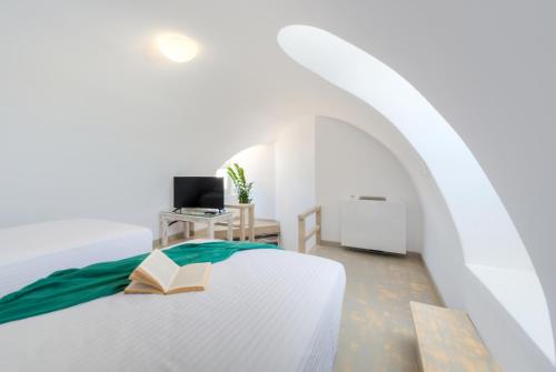 Ένα ή περισσότερα κρεβάτια σε δωμάτιο στο Crystal Villas Santorini
