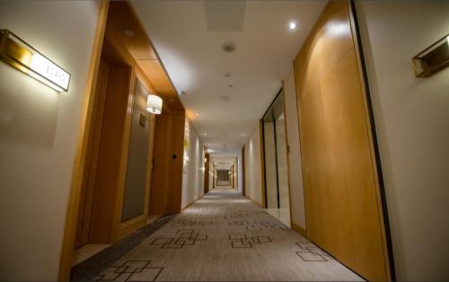 a long hallway of a building with a long corridor at Days Hotel by Wyndham Shanxi Xinzhou in Xinzhou
