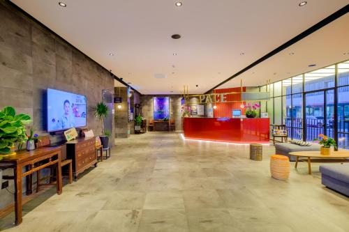 a lobby of a hotel with a large room at PACE HOTEL Suzhou Guanqian Branch in Suzhou