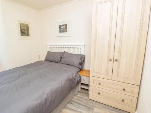 a bedroom with a bed and a closet at Mardan in Dumfries