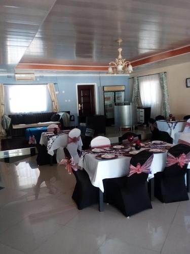 Χώρος καθιστικού στο Royal Olympia Lodges and Safaris Livingstone
