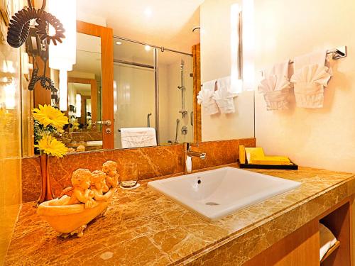 Et badeværelse på Hotel Bawa International