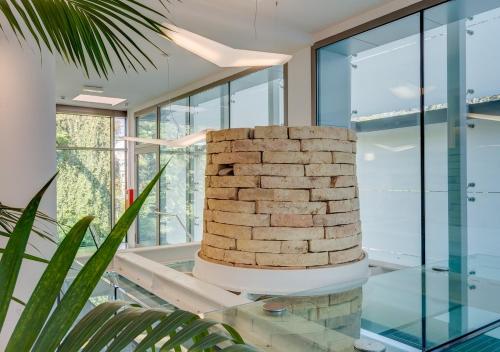 a room with a stack of bricks on a glass table at Camplus Bononia Casa per Ferie in Bologna