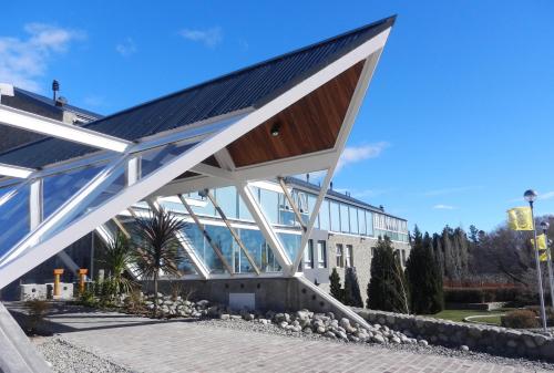 a building with a solar roof on top of it at Hotel ACA El Calafate in El Calafate