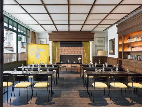 a restaurant with tables and chairs in a room at H10 Casa de la Plata in Seville