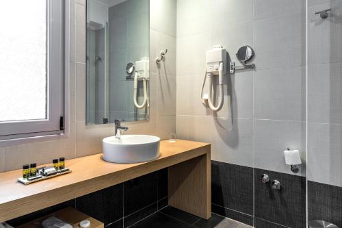 a bathroom with a sink and a shower at Elisso in Xanthi