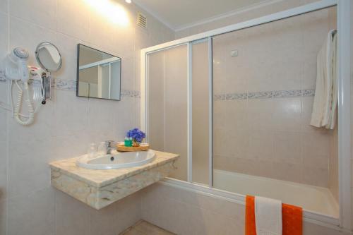 Ένα μπάνιο στο Aparthotel Barracuda
