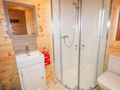 Koupelna v ubytování Alken Cabin