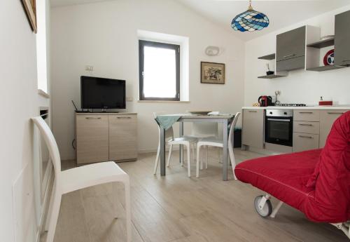 a kitchen and living room with a table and chairs at Borgo Fratta Holiday Houses in Umbertide