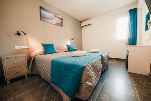 Ένα ή περισσότερα κρεβάτια σε δωμάτιο στο A.Maos Hotel Apartments 