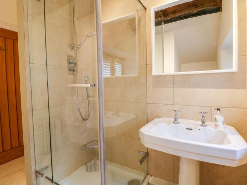 a bathroom with a sink and a shower at River Cottage Hayfield in Highpeak Junction