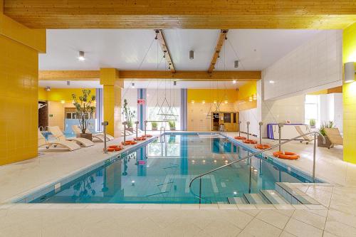 Kolam renang di atau dekat dengan Medical SPA "Eglės sanatorija" Standard Druskininkai