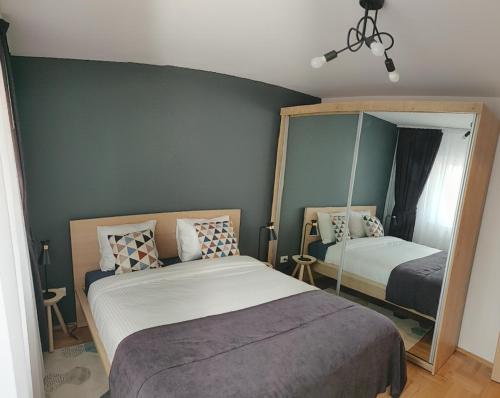 Ένα ή περισσότερα κρεβάτια σε δωμάτιο στο Modern and Cozy Apartment