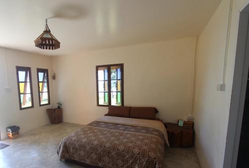Postel nebo postele na pokoji v ubytování TK Beach Resort Koh Mak