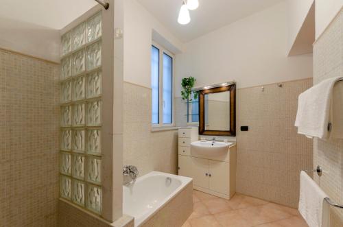 Bagno di JOIVY Warm Family Apt near Porto Antico