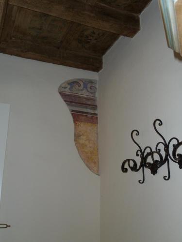 a room with a wooden ceiling and a sign on the wall at Il Giardino Fiorito in Ferrara