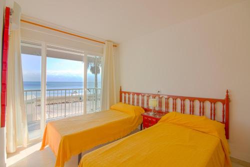 Postel nebo postele na pokoji v ubytování Apartamento Calpe Mediterráneo 1º línea