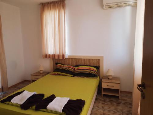 Guest Apartments Salena tesisinde bir odada yatak veya yataklar