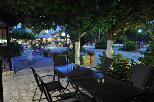 Κήπος έξω από το Achilleas Rooms