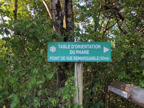 a sign in front of a tree at Villa belle lune in La Trinité
