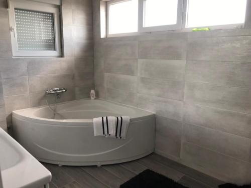 Koupelna v ubytování Villa Elezovic