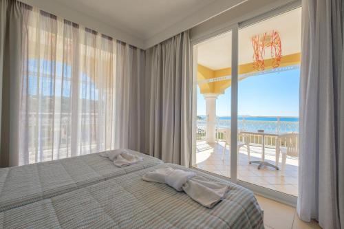 Postel nebo postele na pokoji v ubytování Hotel Athina
